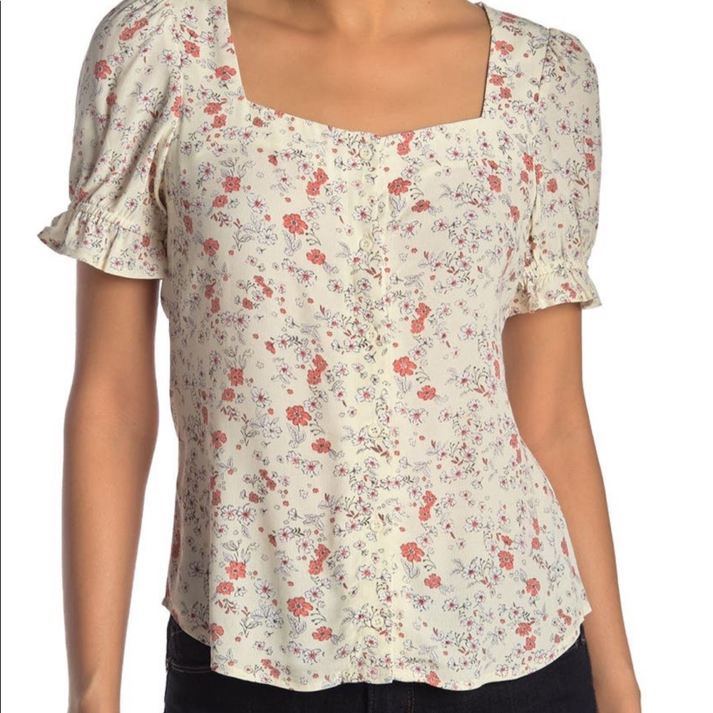 short sleeve blouse, puffed sleeves, floral ditzy print, lightweight very pretty